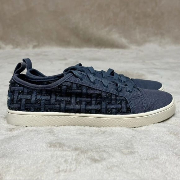 Koolaburra by UGG Kellen Low Woven Lattice Denim Blue Sneaker Girls Size 4 - Picture 1 of 10